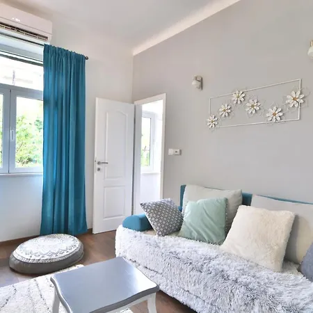 Bluestar Close To The Bacvice Split